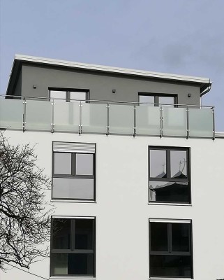 Ruhige 2 Zi-Penthouse Whg mit Ausblick