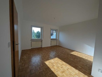 FREI AB 01.06!! EEK: C! Neue Heizung, Fenster etc. 4 Zimmer Maisonette mit Balkon