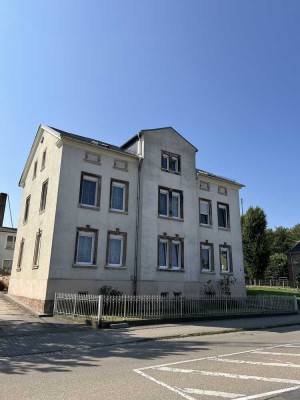 Mehrfamilienhaus mit Fabrik und Nebengebäuden in Burgstädt