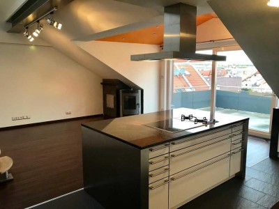 Exklusive 3-Raum-Wohnung mit luxuriöser Innenausstattung mit Balkon und EBK in Sindelfingen