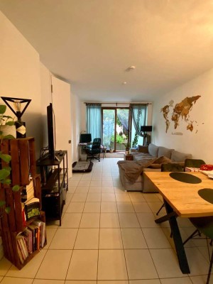 Loftartige, neuwertige 2-Zimmer-Erdgeschosswohnung mit Terrasse und EBK in Eschborn