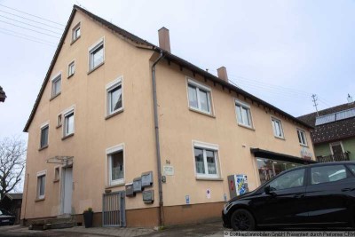 ++4,95% Rendite++3-Familienhaus (2 Wohnungen top renoviert) mit Ladeneinheit