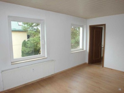 Ab Nov. 2025: Kleine 2-Zimmer-Singlewohnung in RÖDERAU * Laminatboden * separater Essküche * Dusche