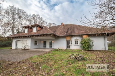BUNGALOW - exklusives Einfamilienhaus mit Garage und potenziell bebaubarem Grundstück in Dudweiler!