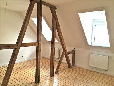 Erstbezug im Altbau mit Einbauküche !  Sehr helle, exklusive, 2,5 ZKB- DG- Wohnung mit Ausblick***