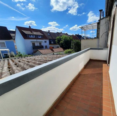 POCHERT IMMOBILIEN - Schöne Wohnung im ALTBAU mit Balkon / KL-City - Nähe Bismarckstraße