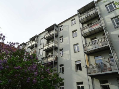 Urbaner Wohnkomfort trifft Ruhe: renovierte 3-Zi.-Whg. mit Balkon *ab Frühjahr 2026*