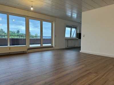 Umfangreich renoviert! Moderne 3 Zimmer Wohnung in Aussichtslage!