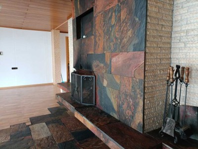 Repräsentatives Zwei-Familienhaus mit Einliegerwohnung, Garten und Garage