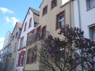 Helle, ruhige 3-Zimmer-Wohnung mit Balkonen und Gartenanteil in Hanau-Rosenau