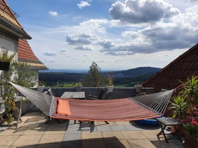Herrliche Wohnung mit Blick und Dachterrasse zur Miete!