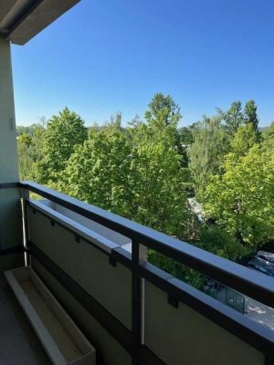 Interessante 3-Raum-Wohnung mit großer Wohnküche, Balkon und Aussicht!