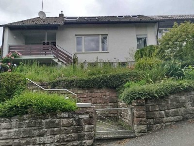 Günstige 6-Raum-Doppelhaushälfte in Weinstadt