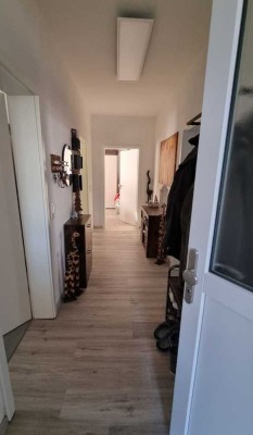 Traumhafte 3-Zimmer-Wohnung in sanierter Altbauvilla