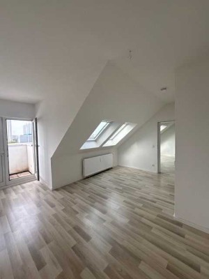 tolle 3 Zimmer Dachgeschosswohnung mit Blick in den Taunus