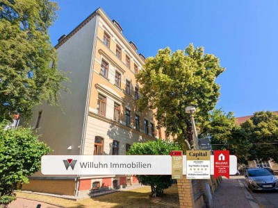 Bezugsfreie 2RW mit EBK und Balkon | Denkmalschutz in bester Lage! | Hochparterre | Parkett