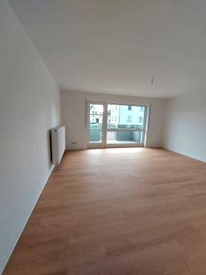 Ab sofort 2-Zimmer-Hochparterre-Wohnung mit Balkon in Großröhrsdorf