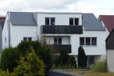 Neuwertiges Single-App. 2-Zi.; Balkon u. EBK in Schl. Neuhaus für Berufspendler. 55,2m²(DIN277)