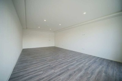 Helle 2-Zimmer-Wohnung im 2. OG mit Südbalkon, Einbauküche & Parkplatz!