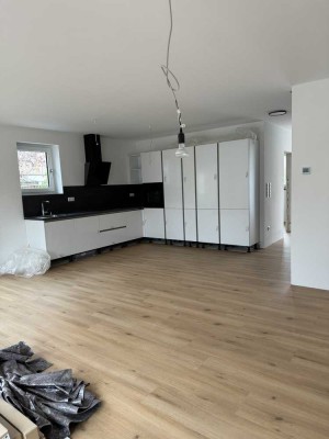 Freundliche 5,5-Zimmer-Doppelhaushälfte mit gehobener Innenausstattung und EBK in Erlangen Bruck