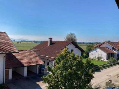 Freier Blick! 
Sofort beziehbar! 
2 Zi.-Dachgeschosswohnung mit  Südbalkon und Bergblick