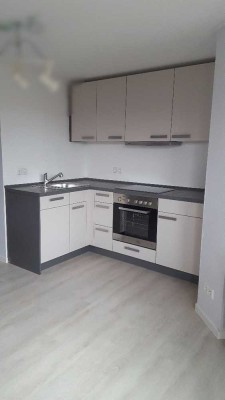 Aattraktive 2-Zimmer-EG-Wohnung in 2-Familienhaus mit Einbauküche, Terrasse, Stellplatz