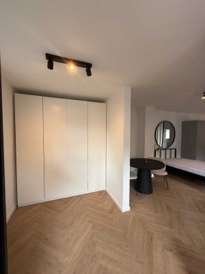 Erstbezug nach umfangreicher Sanierung ! Studio Wohnung mit Terrasse