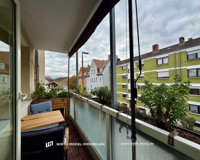 Sehr schöne Drei-Zimmer-Wohnung mit Wintergarten, Balkon und TG-Stellplatz in zentraler Lage