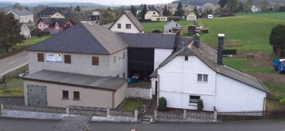 ehemaliges Bauernhaus mit großer Scheune und Garten