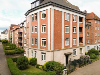 Frisch renovierte, vermietete Eigentumswohnung in erster Reihe zum Schrevenpark