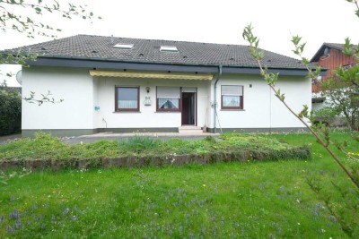 Schönes 1 bis 2 Familienhaus in ruhiger Wohnlage in Hardt