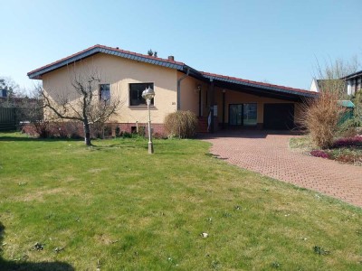 großes Wohnhaus mit Pool & Garage