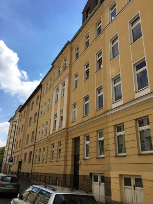 Helle renovierte 2 Raumwohung im 2.OG , Küche, Tgl. Wannenbad und Süd- Balkon