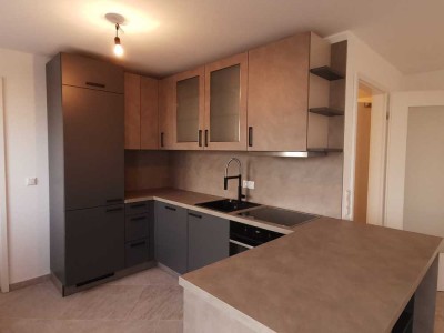 Top 2-Zi-Wohnung mit hochwertiger Einbauküche & Balkon