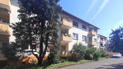 Neu renovierte 3-Zimmer Wohnung in ruhiger Lage mit 2 Balkonen, EBK, Garage und viel Stauraum