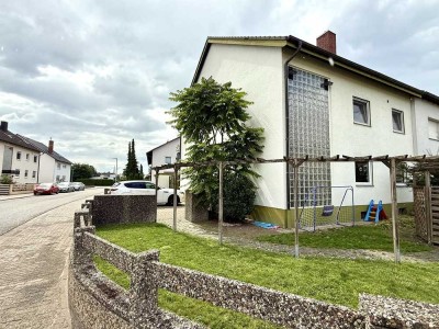 Gepflegtes Dreiparteienhaus in bevorzugter Lage - voll vermietet - 2 Garagen - 4 Stellplätze