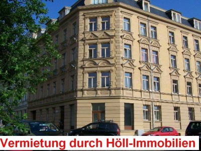 Höll-Immobilien vermietet attraktive 3-Raum-Mietwohnung mit Terrasse im Paulusviertel.