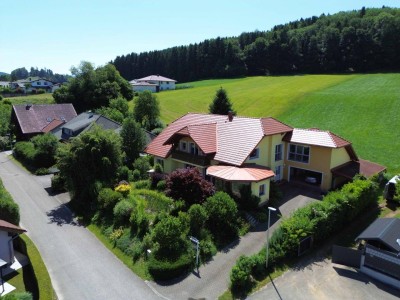 SV geprüftes Traumhaus mit 2 XL-Terrassen, idyllischem Garten, Biotop, Einliegerwohnung, Doppelgarage, ca. 5 km zum Attersee in St. Georgen i. A.
