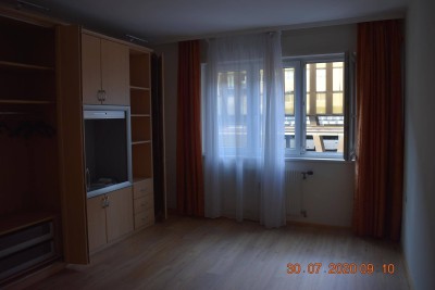 Modernisierte Wohnung mit zweieinhalb Zimmern sowie Balkon und EBK in Innsbruck Zentrum