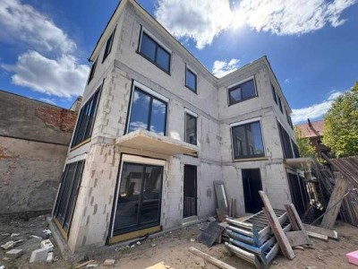 Reinickendorf: Letteallee: ERSTBEZUG im EIGENEN HAUS + GARTEN: 4 - 6 Zi. - 150-200 m² ab Sommer 2025