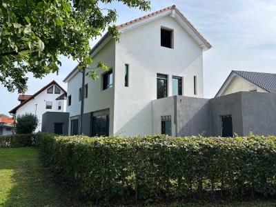 Moderne Doppelhaushälfte als Neubau mit Garage und Gartenanteil