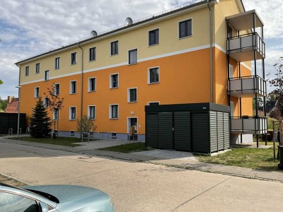 Helle moderne 2 Zimmerwohnung mit Balkon im Grünen