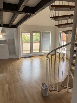 DG-Wohnung mit Galerie als Arbeits- oder Gästebereich, ca 13 m2