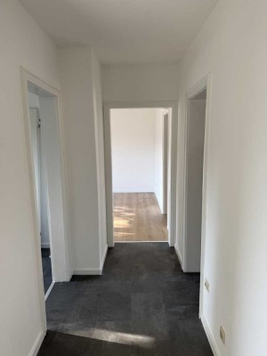 Frisch renovierte 3,5 Zimmer Wohnung