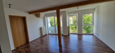 Attraktive und neuwertige 2,5 Zimmer-Maisonette-Wohnung mit geh.Ausstattung mit EBK