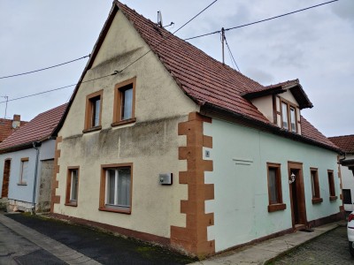 Einfamilienhaus (Altbau) mit Stellplatz und Carport