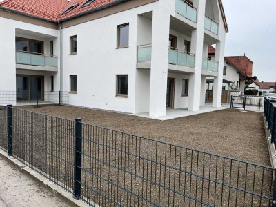 Stilvolle 3-Zimmer-EG-Wohnung mit gehobener Innenausstattung mit großen Garten in Essenbach