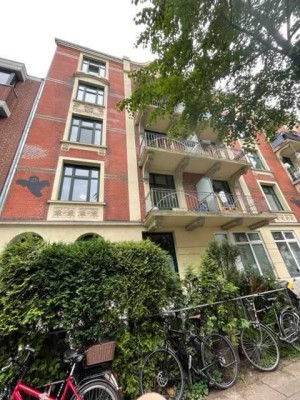 Gepflegte 3-Zi.-Altbau-Whg. mit Balkon und Wohnküche in HH-Eppendorf