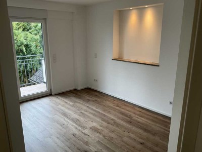 Neuwertige Wohnung mit drei Zimmern und Balkon in Friedrichsdorf zu Vermieten!