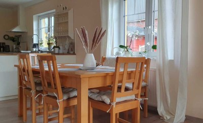 Möbliertes Einfamilienhaus mit drei Zimmern, EBK und Garten in Rastede/Nethen befristet zu vermieten